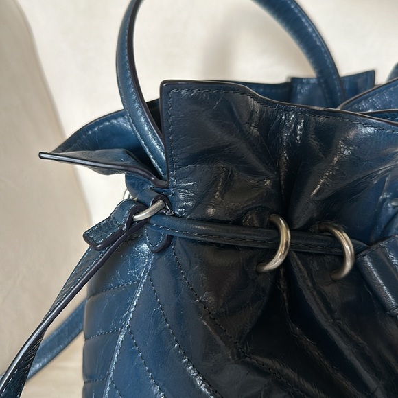Tory Burch Drawstring Bucket Bag Blue Leather - Picture 11 of 14
